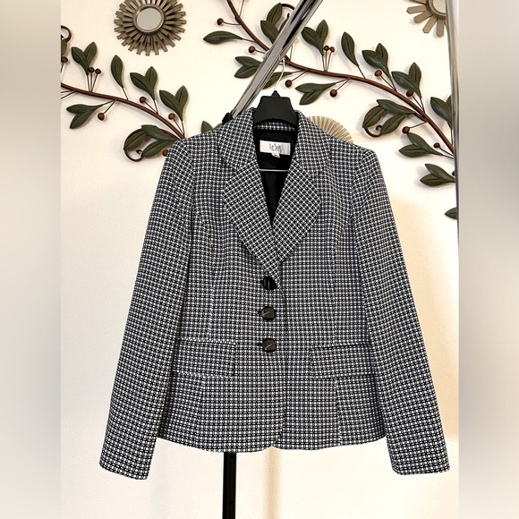 Le Suit - Full Ensemble Blazer and Pants set